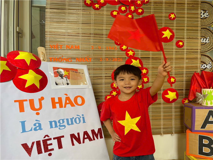 Rộn ràng sắc đỏ chào mừng Quốc khánh 2/9 tại trường mầm non Nghĩa Lâm